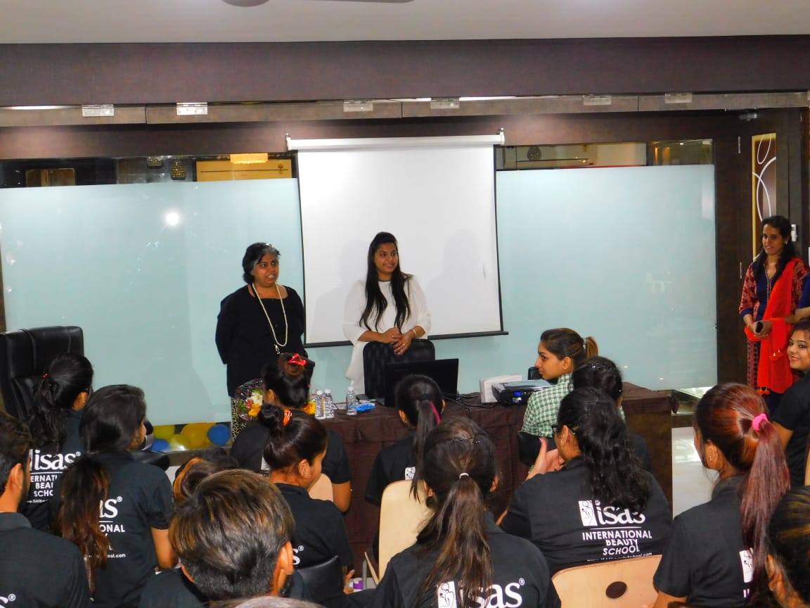 Guidance to the students from Mrs. Sangeeta Chauhan, President of AHIBA 