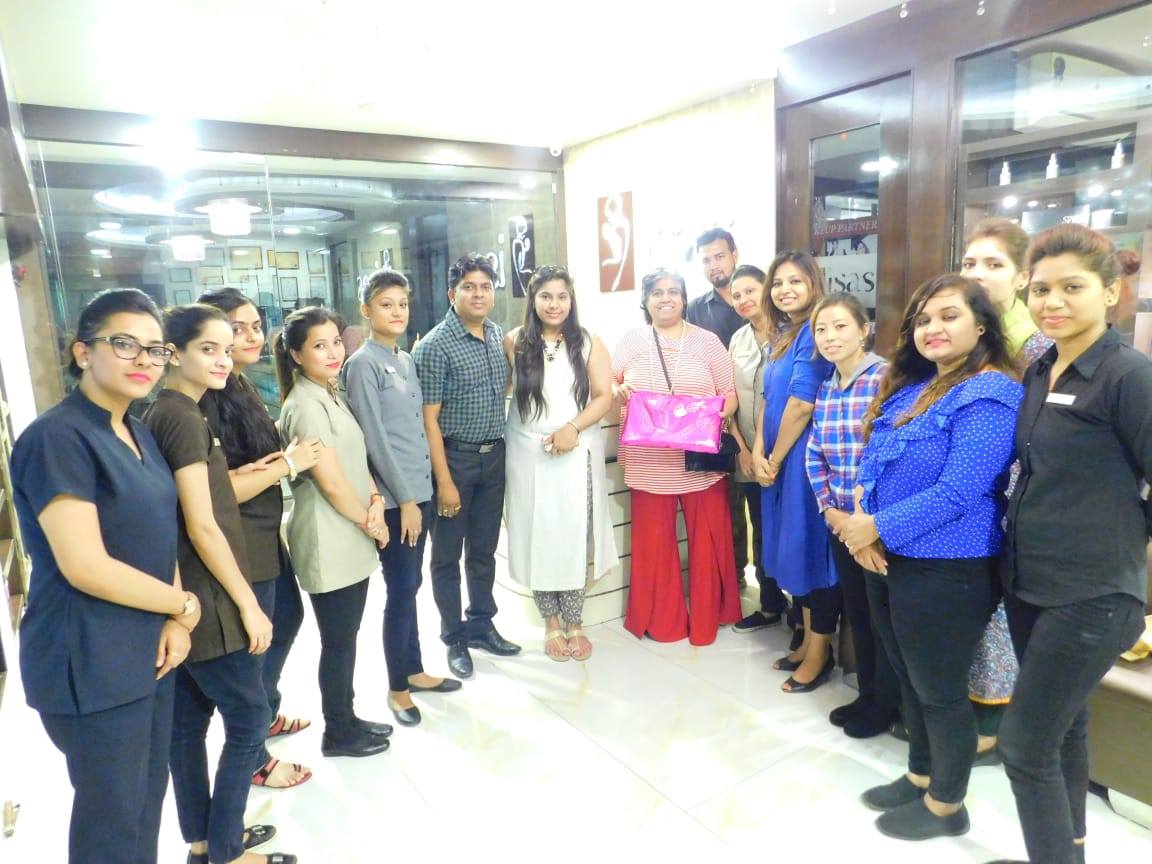 Guidance to the students from Mrs. Sangeeta Chauhan, President of AHIBA 