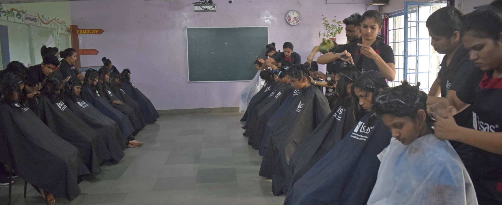  81+ Free Haircuts under guidance of Trainers at Bahujan Hitay Vidhyarthini Vastigruha